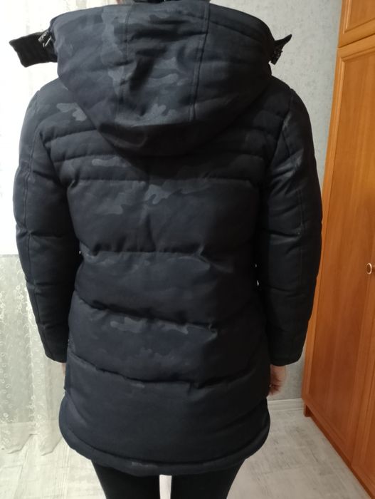 Продам зимову куртку на підлітка 12-13 років.