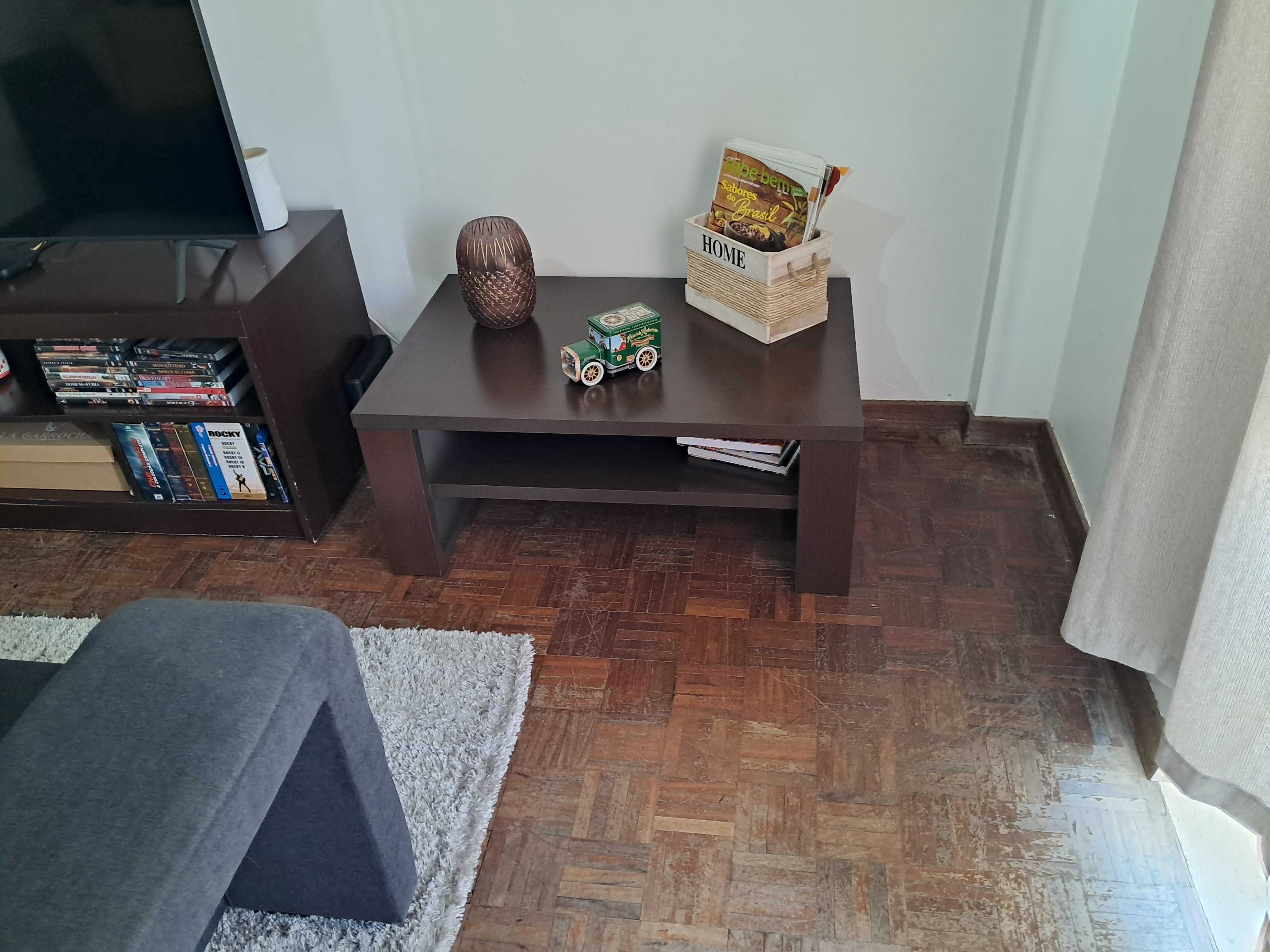 Vendo Sofá e mesa de centro