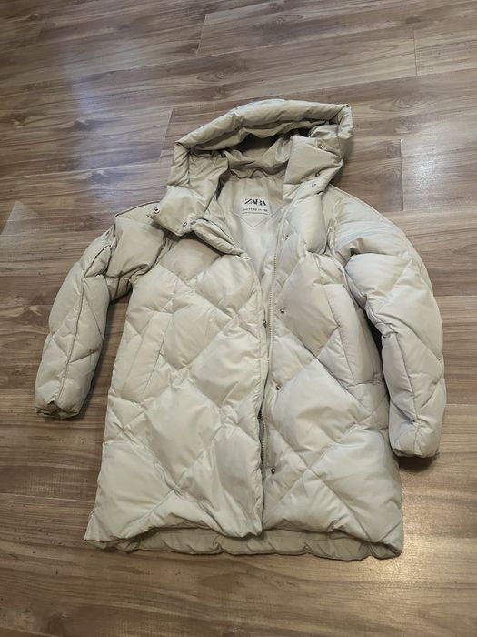Жіночий пуховик ZARA