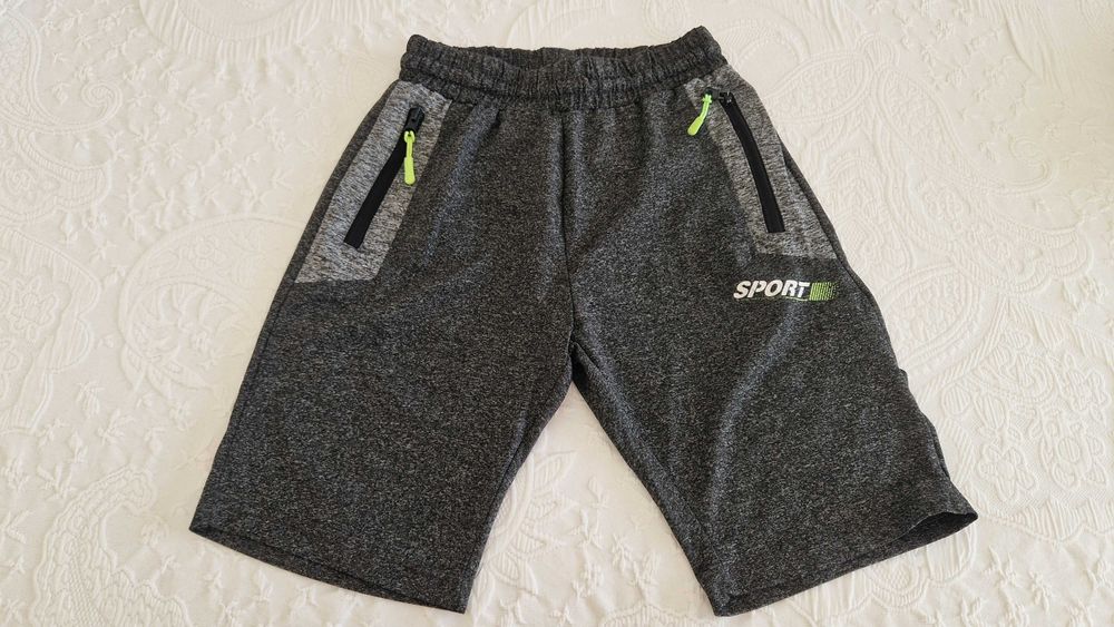 Calções desportivos, cinzentos, tamanho 12 anos