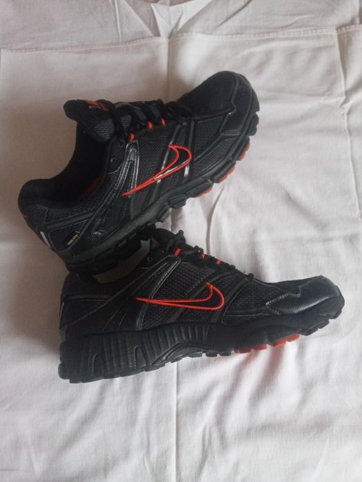 Nike structure (Gore tex)   Salomon