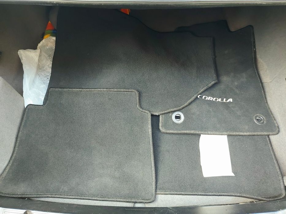 Оригінальні коврики для Toyota Corolla 2018-2023