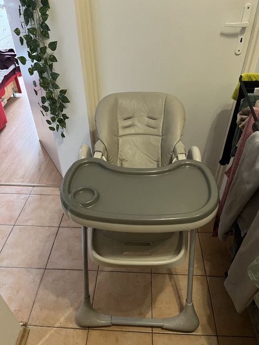 Krzesełko do karmienia w dobrym stanie, składane