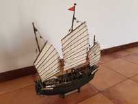 Barco em miniatura