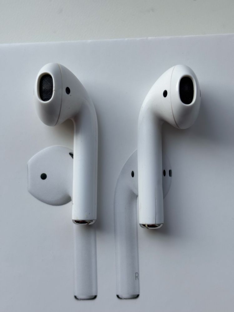 Apple AirPods 2 (MV7N2)