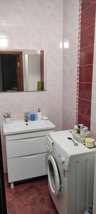 Продам двокімнатну квартиру в  екологічно чистому районі .