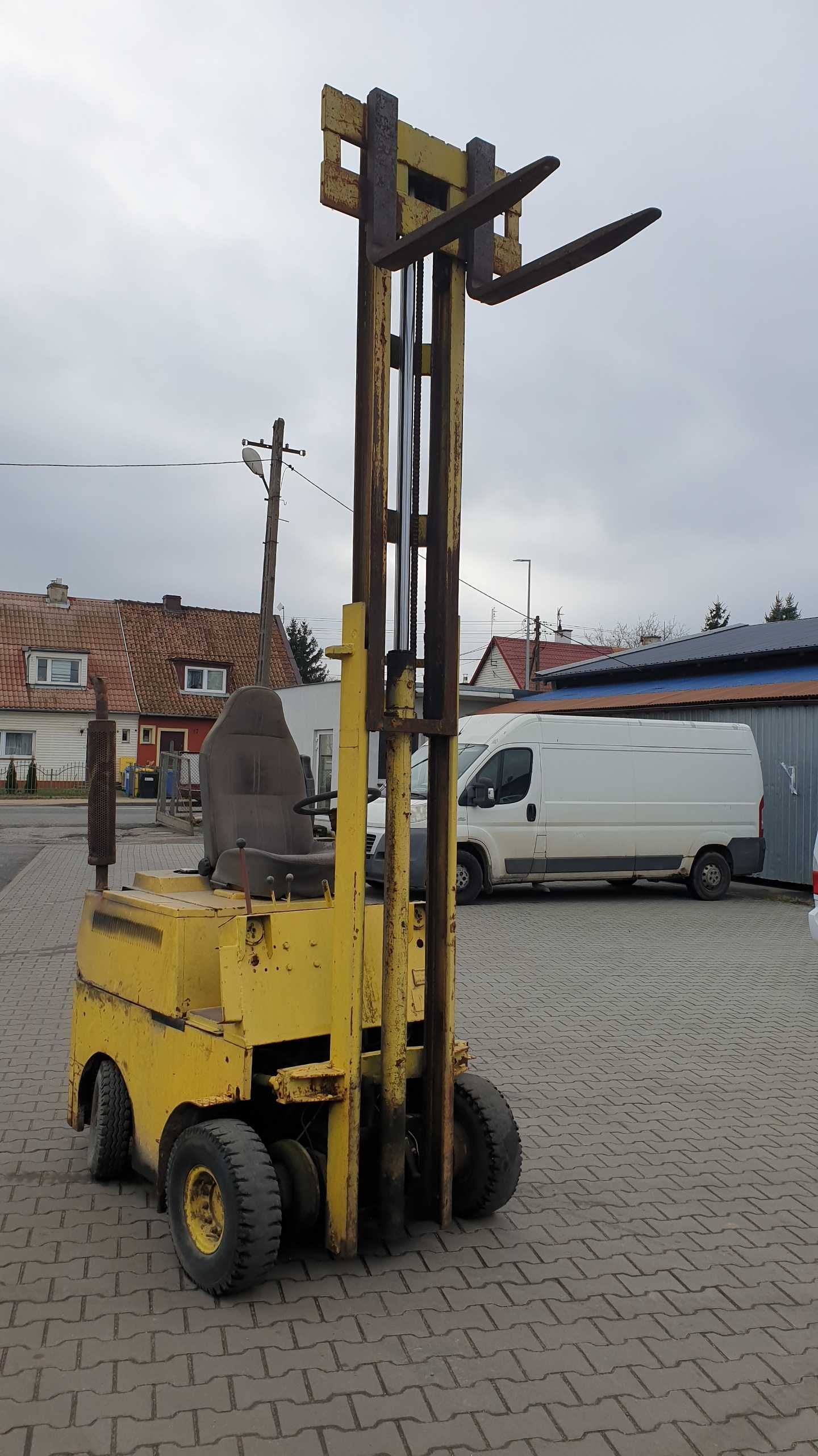 Wózek widłowy Rak C330 Ursus