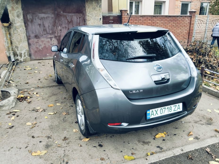 Ниссан Leaf 2014