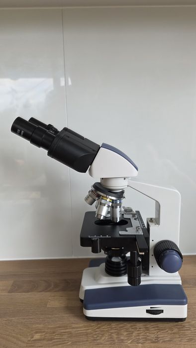 Mikroskop biologiczny AmScope120c + gratis