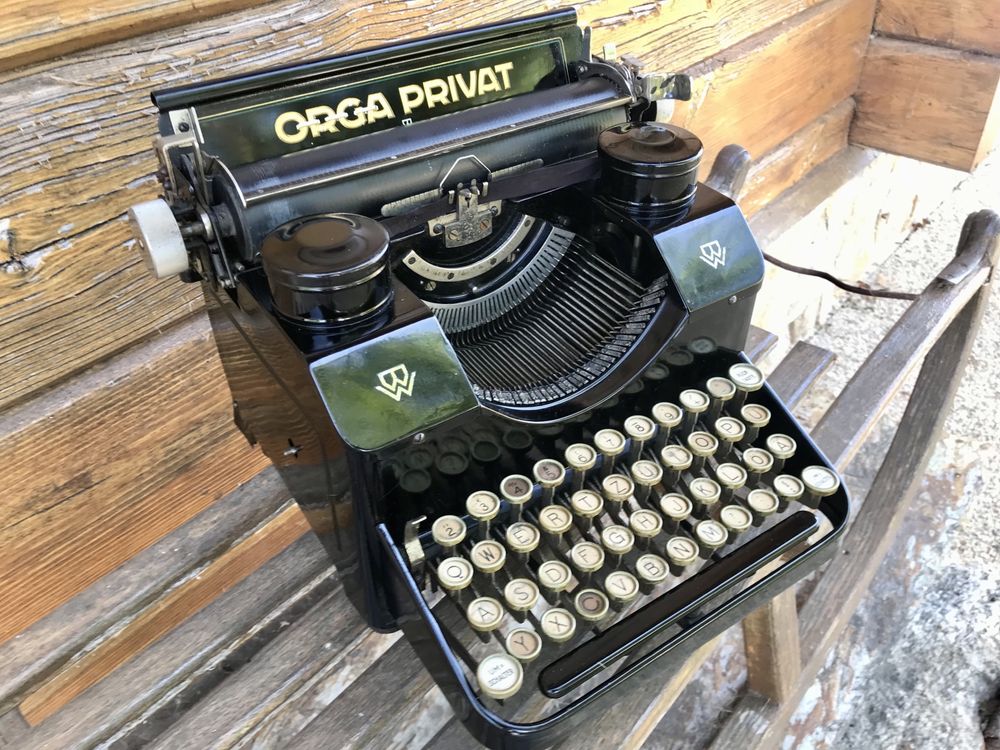 Antiga máquina escrever Orga