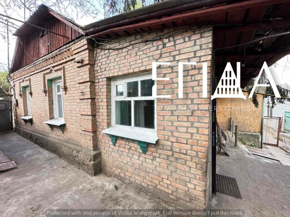 Продаж пів будинку в центральній частині міста