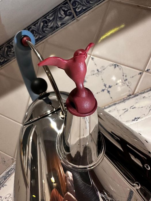 Alessi 9093 - czajnik z ptaszkiem