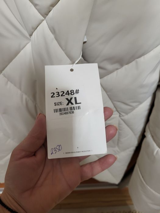 Зимній пуховик .