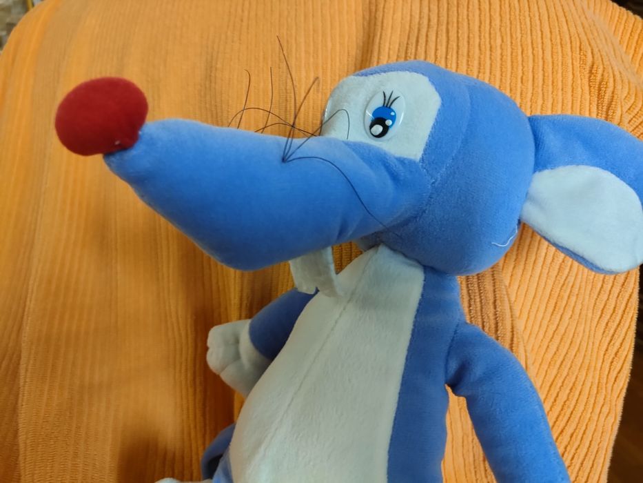 Peluche Ratinho  curioso, usado