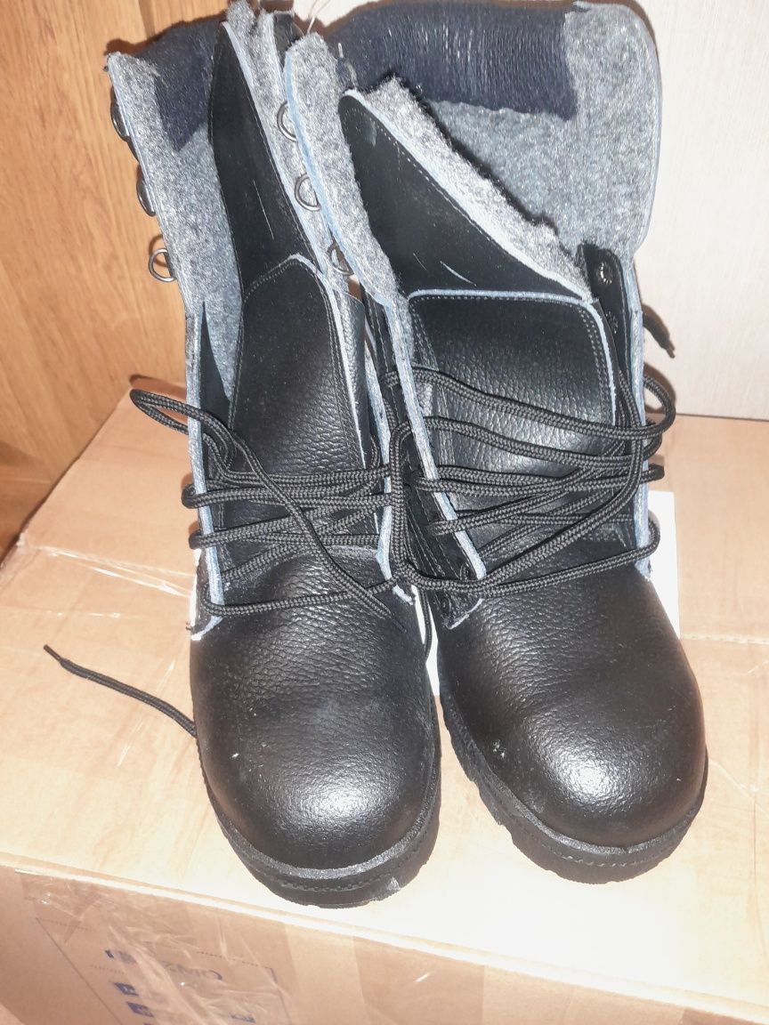 Nieużywane czeskie buty robocze zimowe , ocieplane,  skóra