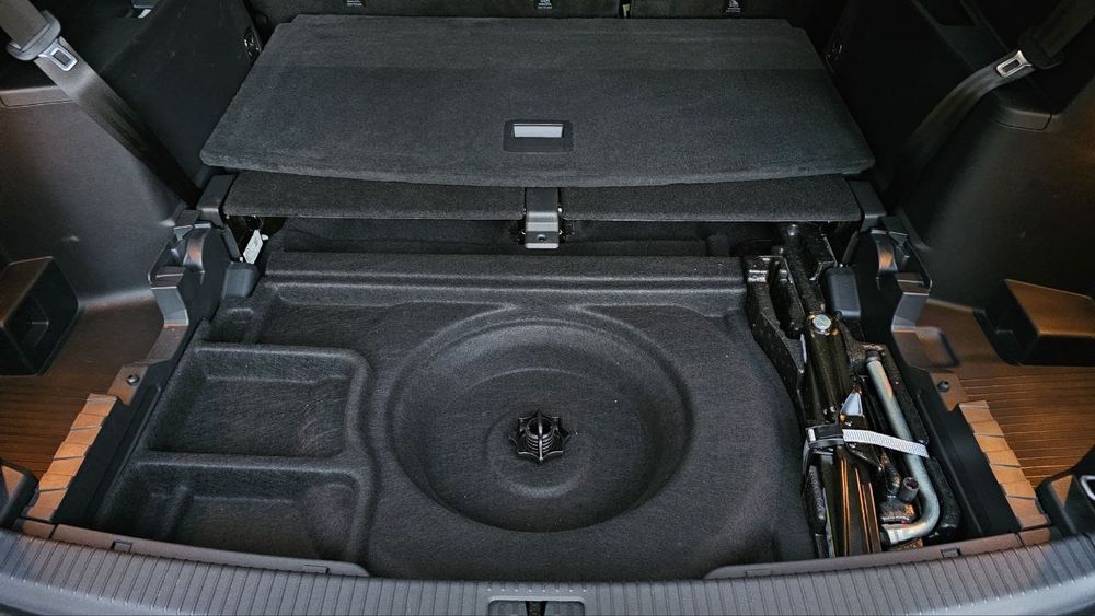 Продам авто VW Atlas 22