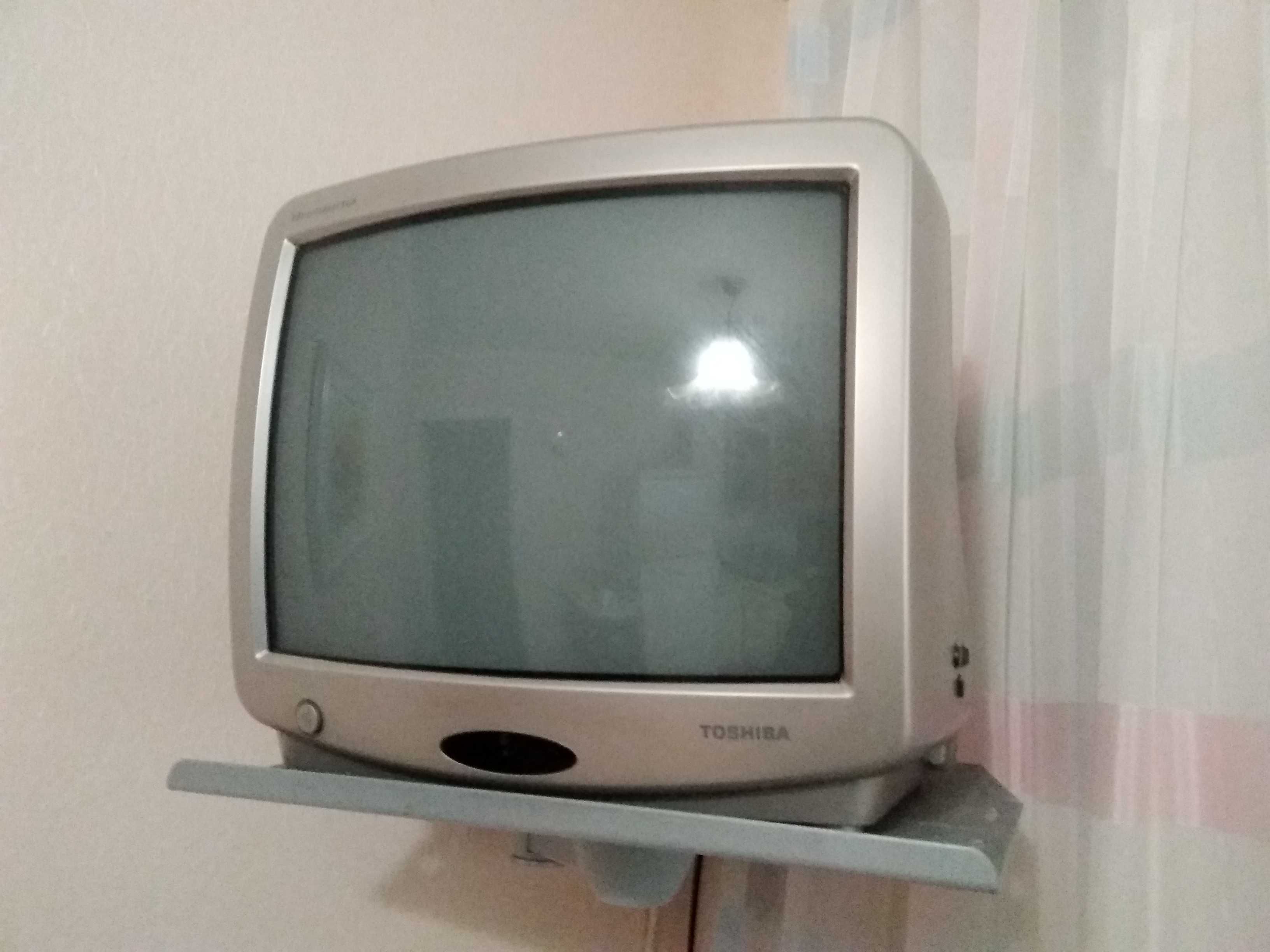 Маленький телевизор TOSHIBA (36см 14")