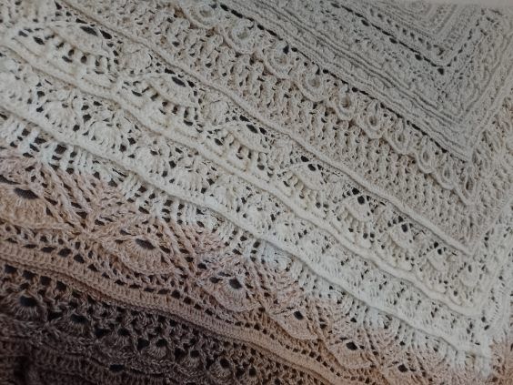 Chusta szydełkowa z wełny merynosa