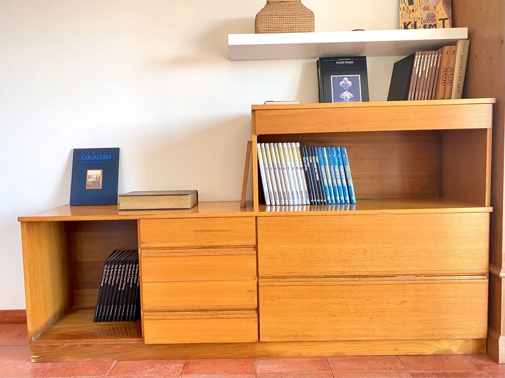 Móvel de Livros e Roupa com 6 gavetas