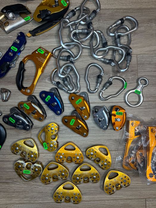 Обвʼязка блок-ролик спусковий механізм карабін Petzl пецль