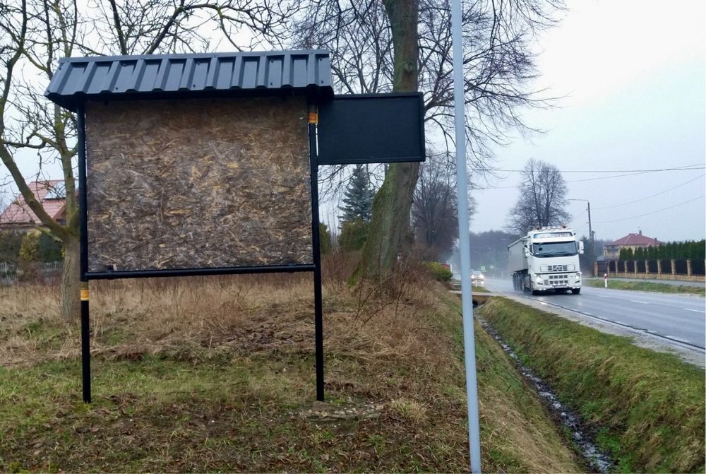 Sprzedam prywatną zadaszoną  stalową tablicę na ogłoszenia