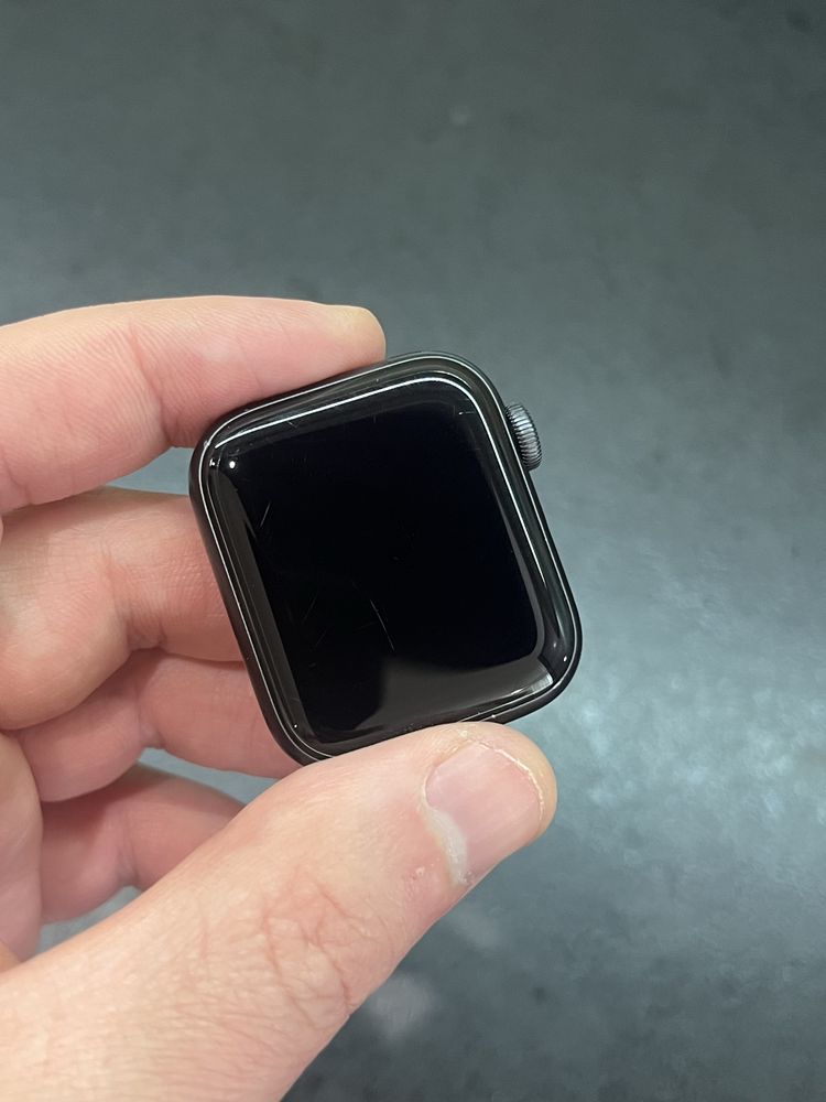 Apple Watch SE 40mm ICLOUD / запчасти
