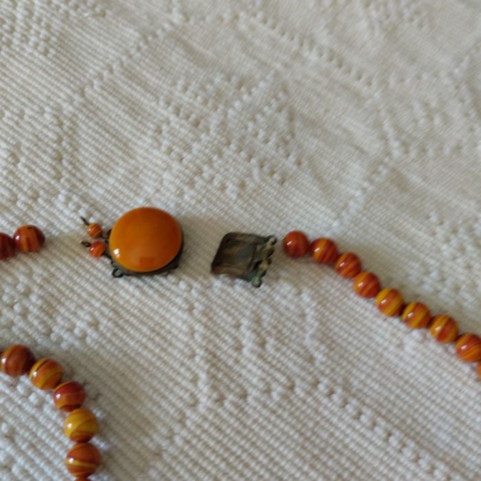 Colar antigo laranja