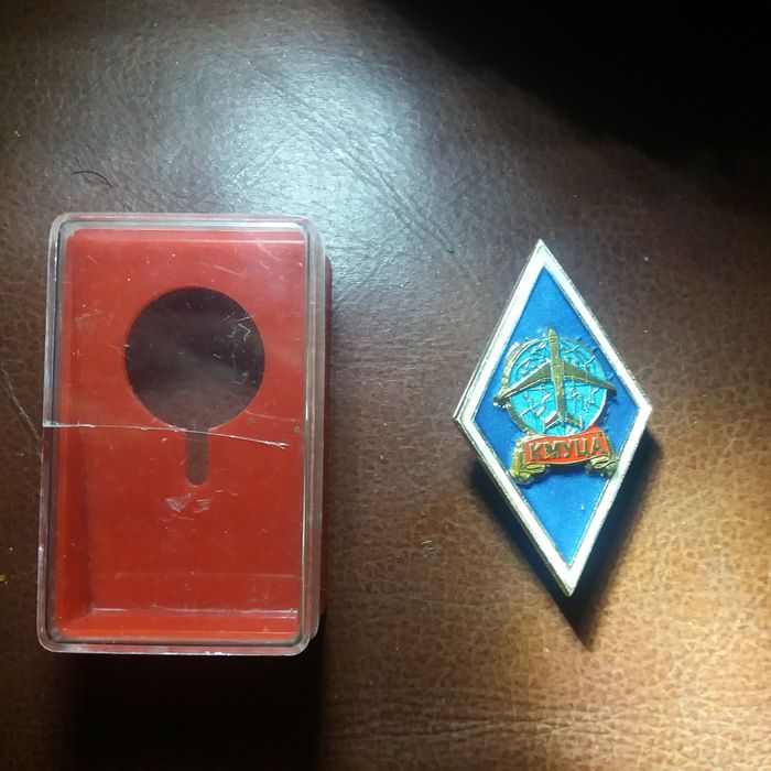 Предлагается оригинальный ромб об окончании международного универа