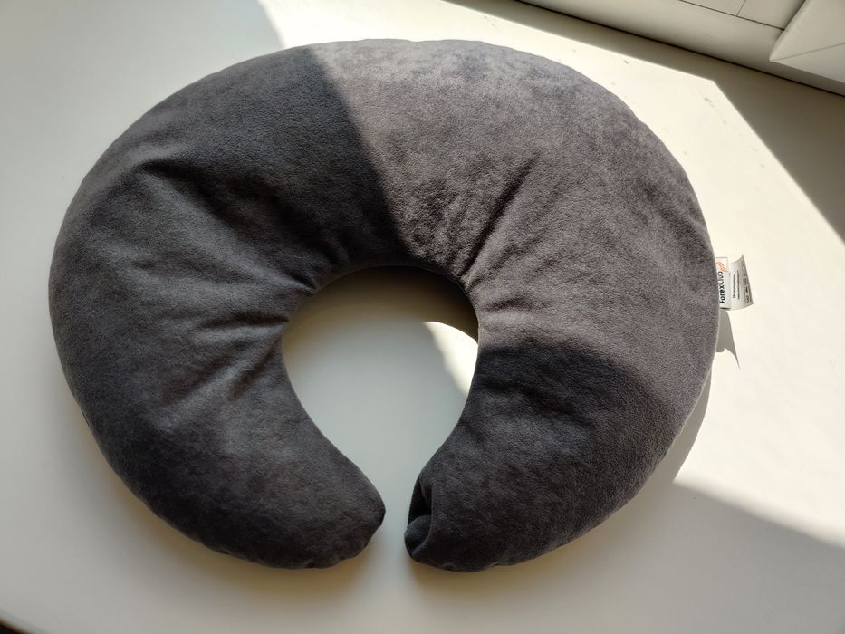 Подушка для шиї під час подорожей
