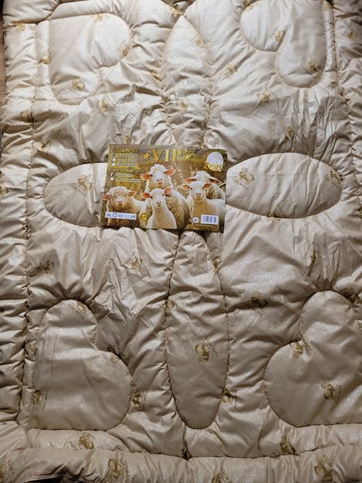 Одеяло из овечьей шерсти.Полушерстяное.