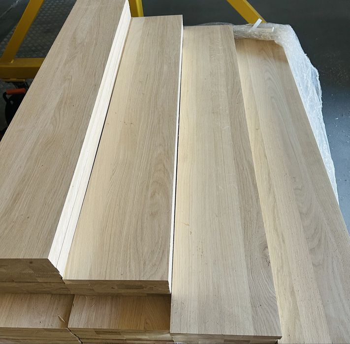 Półka lita dębowa o grubości 2 cm, szerokości 20 cm i długości 100 cm