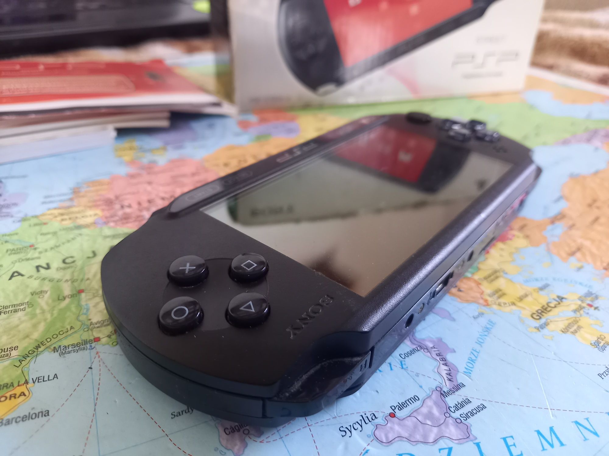 Konsola Sony psp Street E 1004 cb 4gb 20 gier