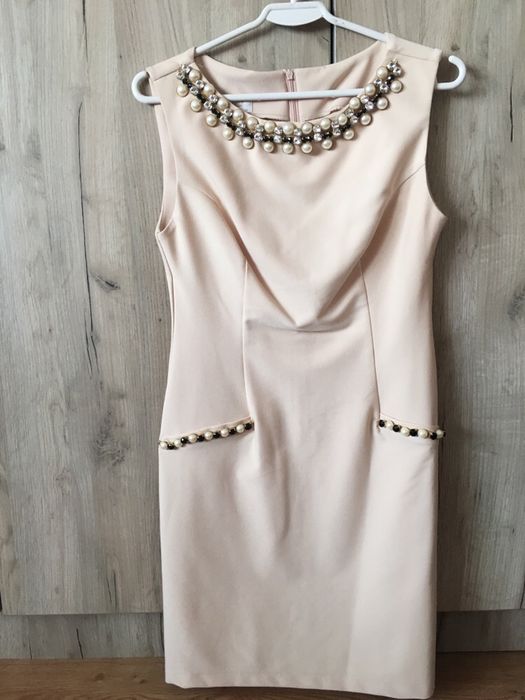 Sukienka perełki.