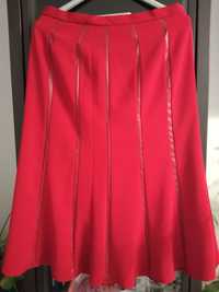 Czerwona spódnica