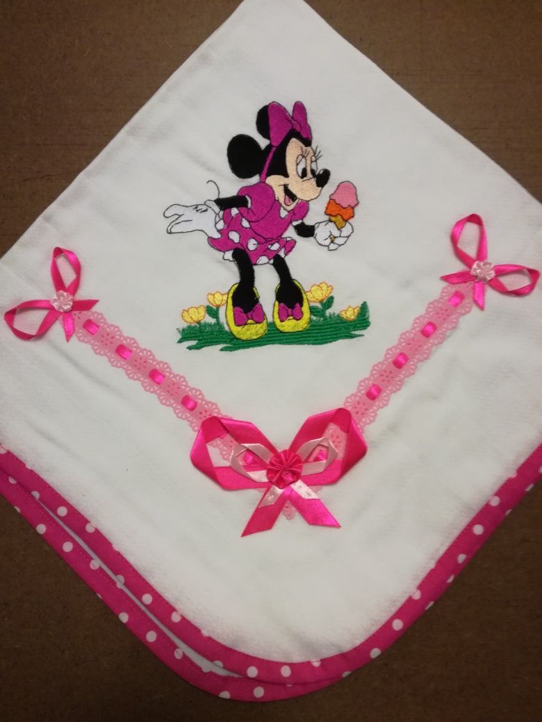 Fralda bordada Minnie Mouse