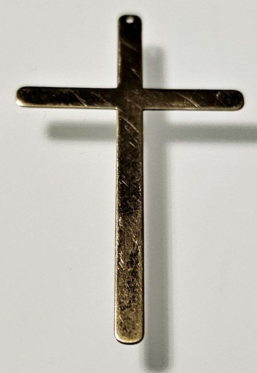 Cieniutka zawieszka krzyżyk w kolorze złotym, 5 cm