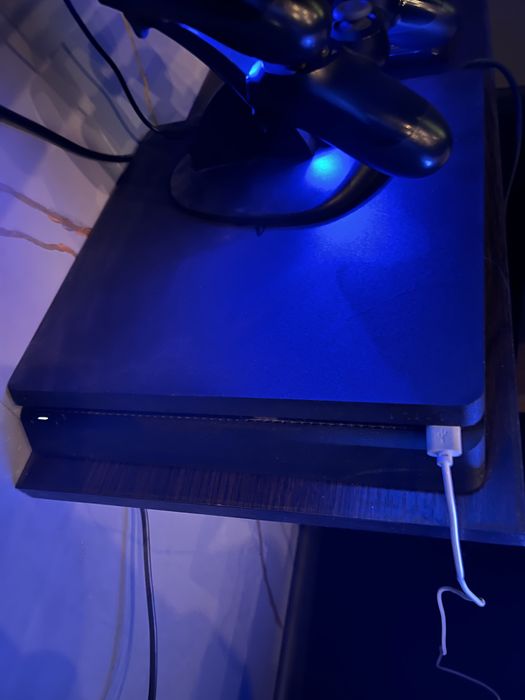 Продам Ps 4  slim 1 тб