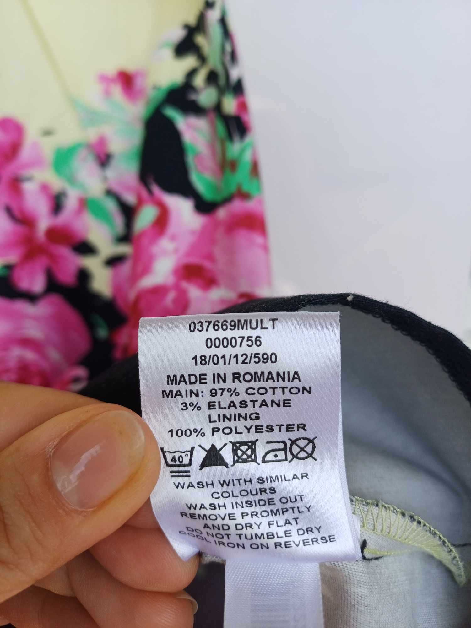 Rozkloszowana sukienka w kwiaty marki Jane Norman, rozmiar 38/10/M