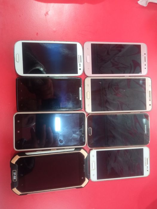 Лот повністю справних телефонів