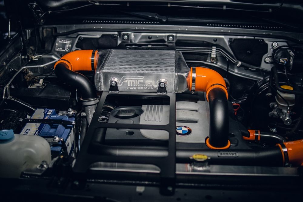 Stelaż intercoolera y61 m57 nissan patrol intercooler mocowanie