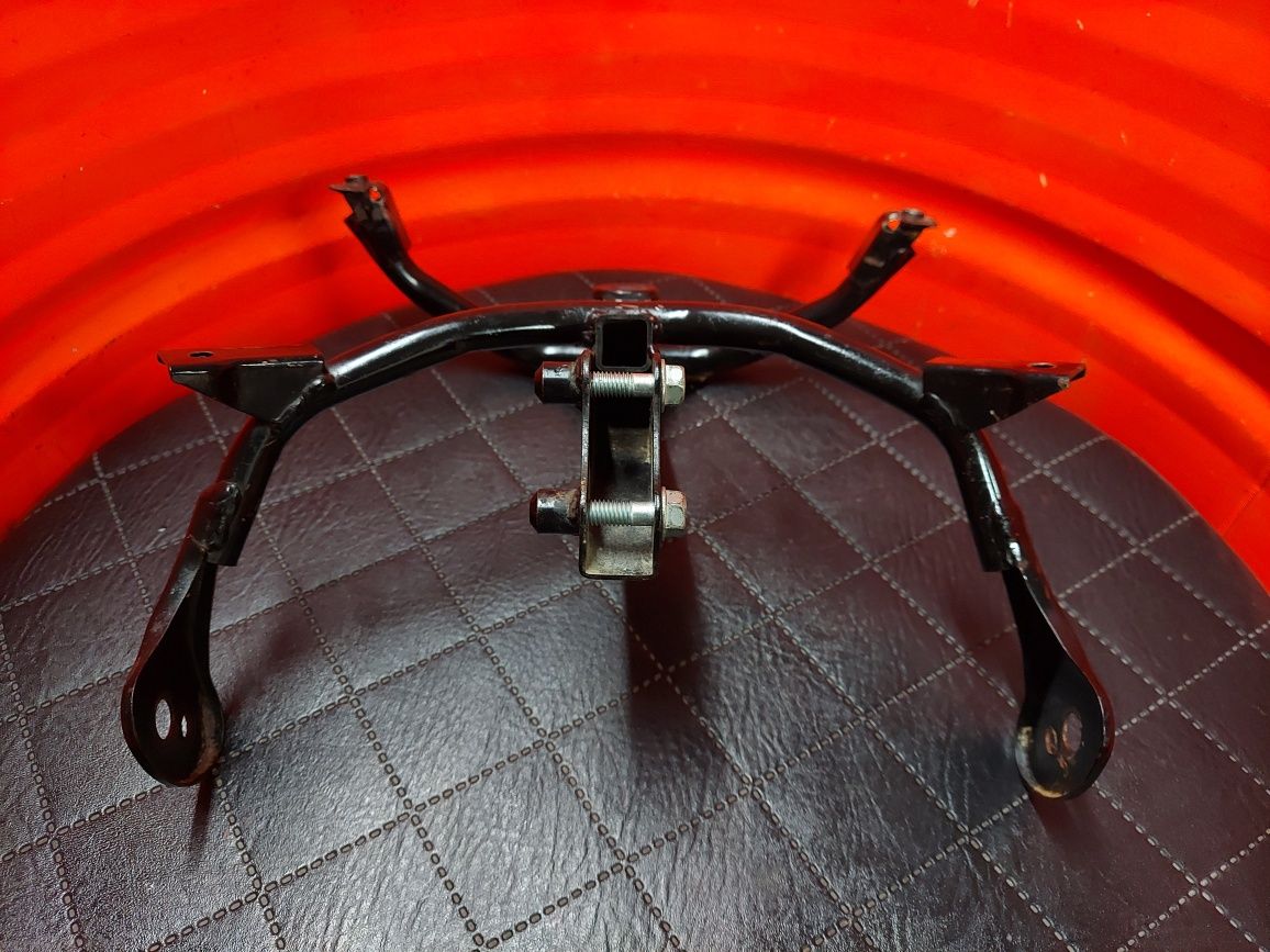 Stelaż Honda CBR125 licznika czaszy lampy mocowanie uchwyt przód