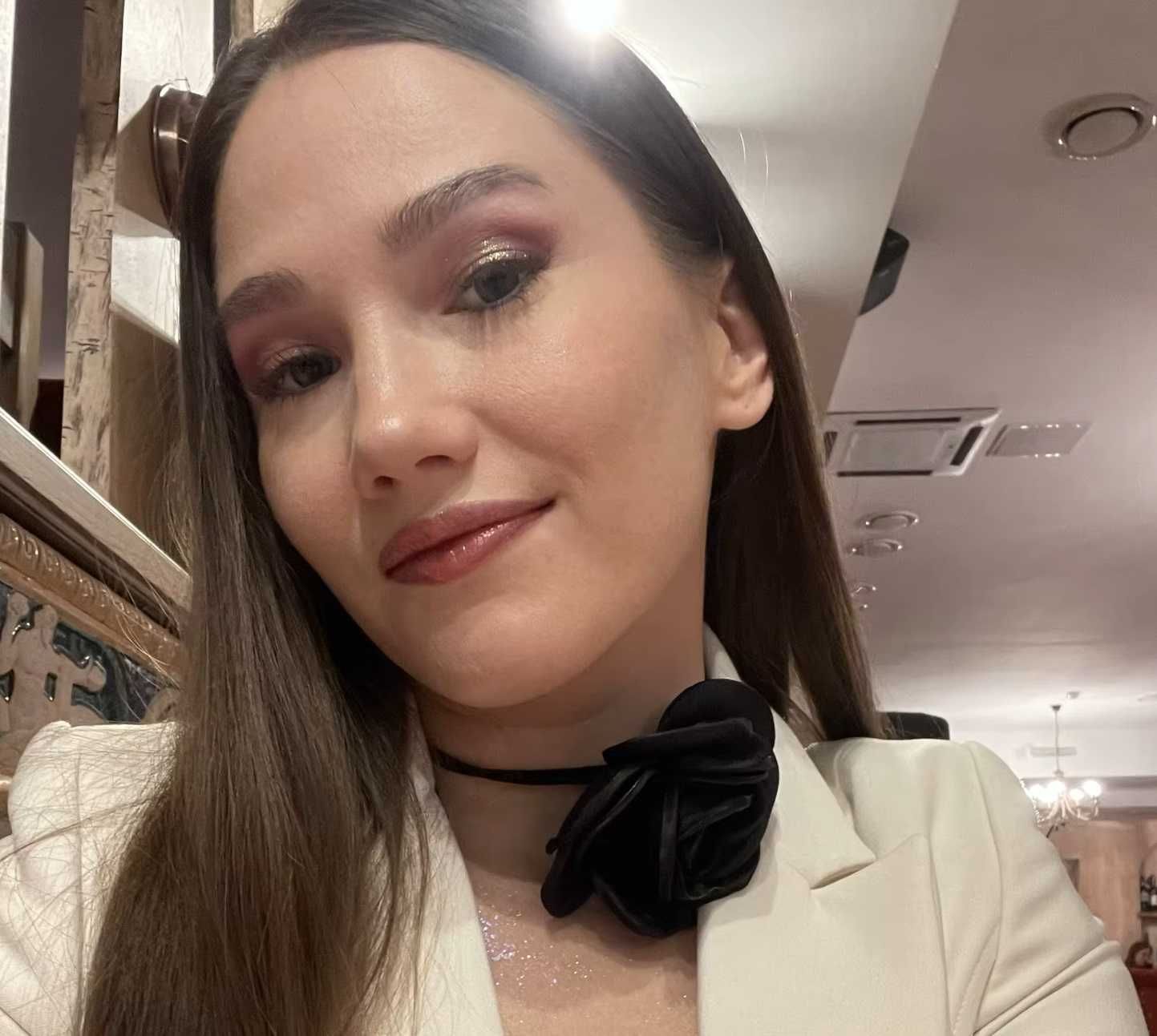 Róża aksamit i satyna ozdoba na szyje kolory