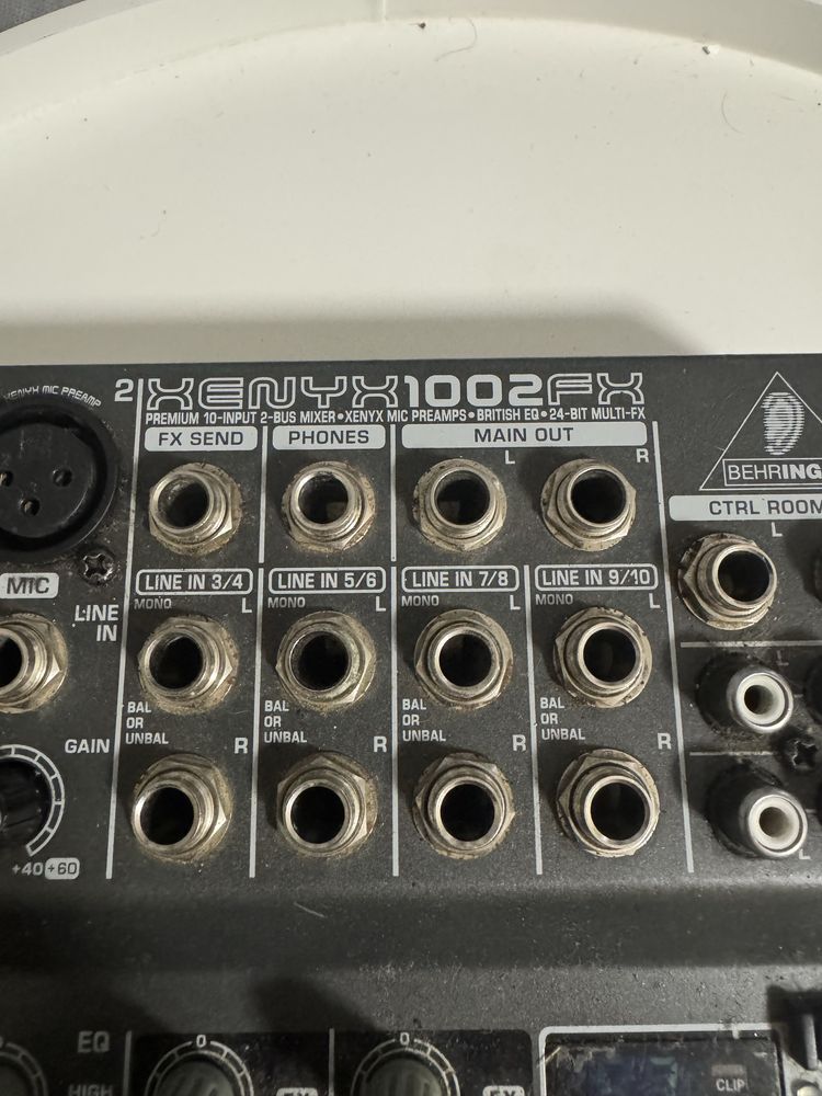 Behringer Xenyx 1002FX — мікшер з ефектами