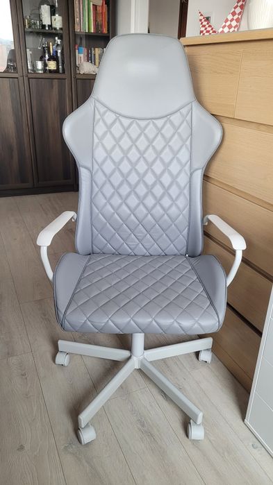 Fotel obrotowy szary