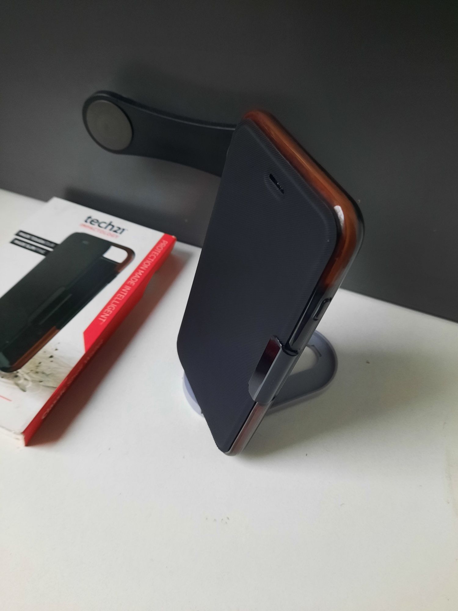 Etui na IPhone 6plus/ 6s plus marka tech21  classic shell wallet