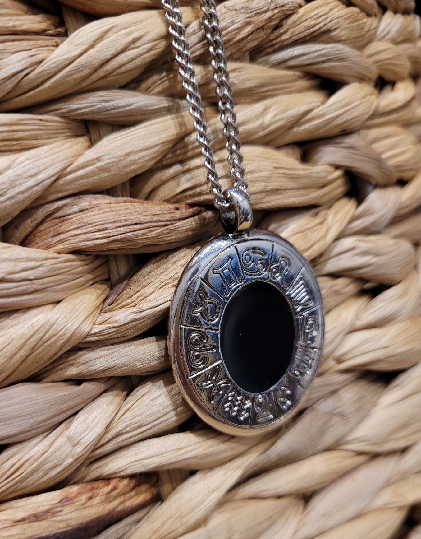Wisiorek znaki zodiaku biżuteria sztuczna