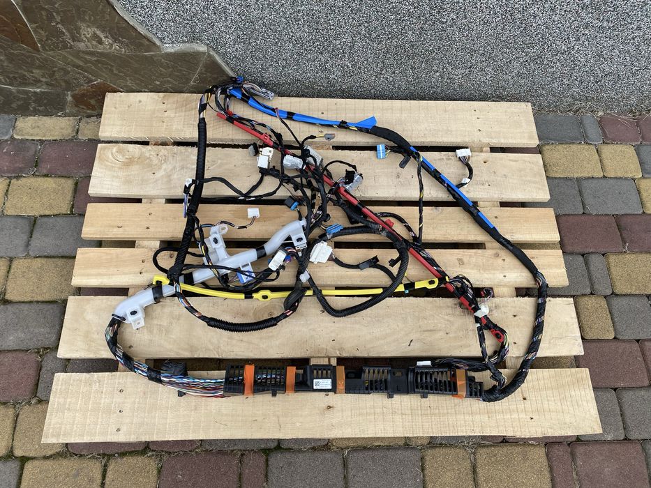 Проводка салону Tesla Model Y коса магістраль