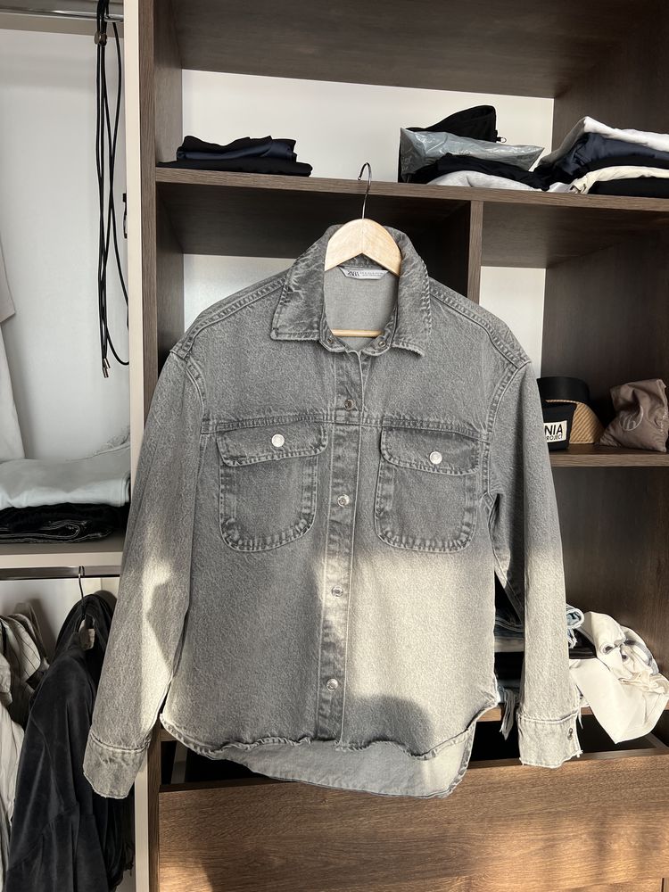 Джинсовка Zara в сірому кольорі