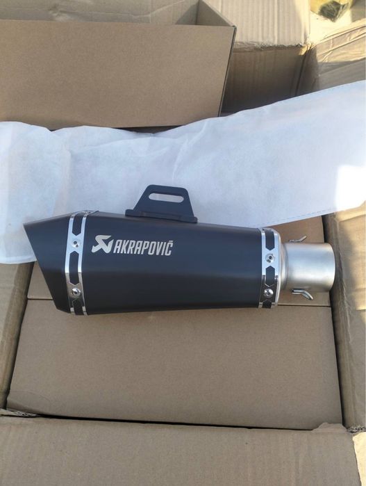 Прямоток Akrapovic, довжина 34 сантиметри