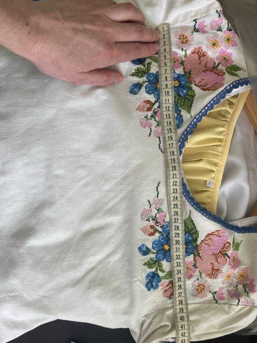 Жіноча вишиванка з льону